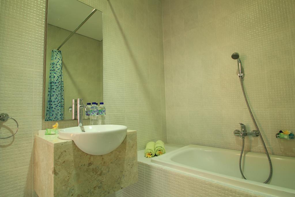 Airport Kuta Hotel And Residences Tuban Quarto foto