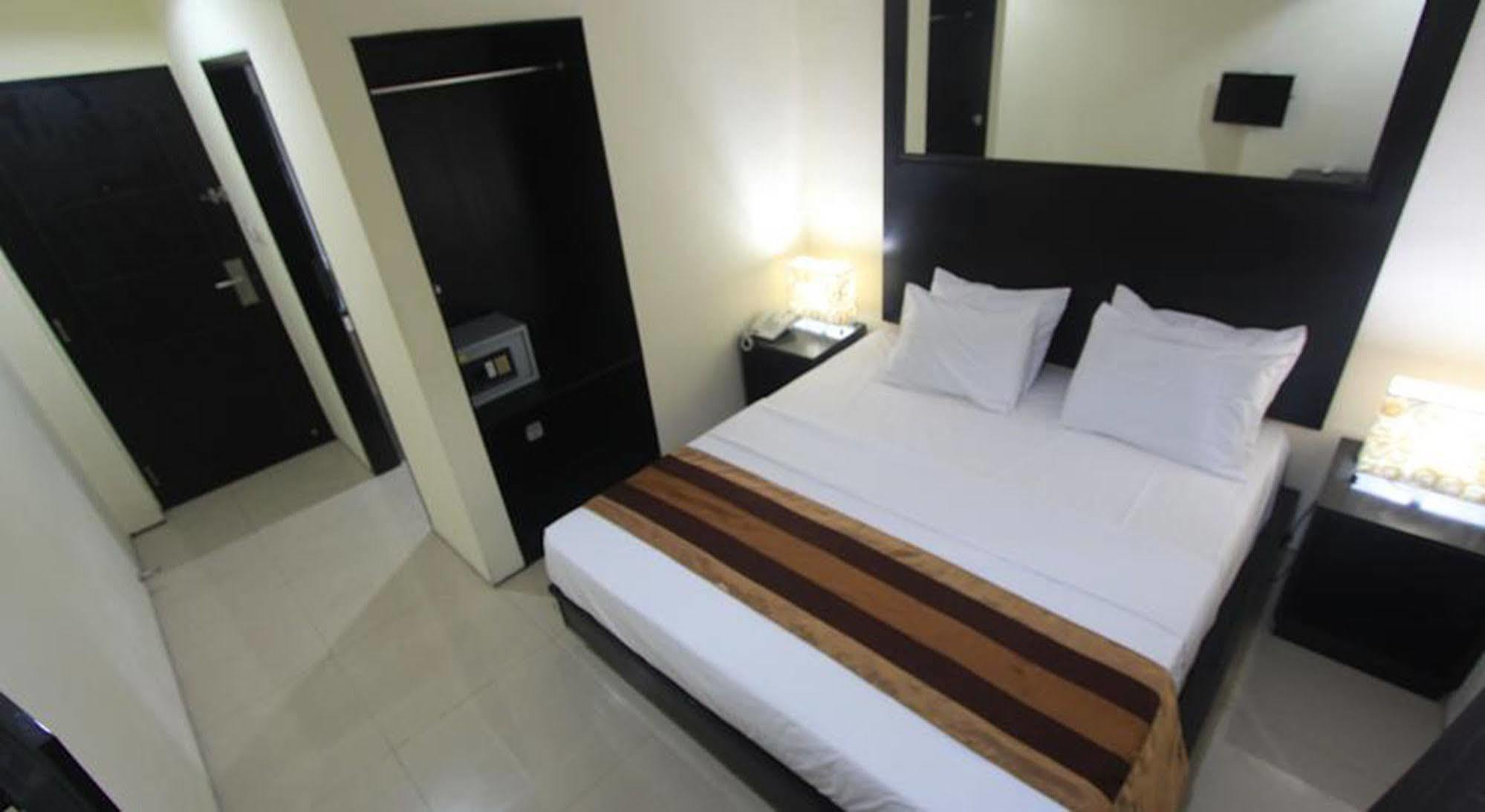 Airport Kuta Hotel And Residences Tuban Exterior foto